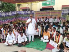  ಪ್ರತ್ಯೇಕ ರಾಜ್ಯ ವಿರೋಧಿಸಿ ಚಿಕ್ಕಮಗಳೂರು, ರಾಯಚೂರಿನಲ್ಲಿ ಕರವೇ ಪ್ರತಿಭಟನೆ