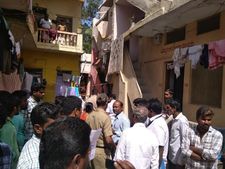  ಇಳಕಲ್ ನಲ್ಲಿ ಮತದಾರರಿಗೆ ಹಣದ ಆಮಿಷ ಒಡ್ಡಿದ ಶಿಕ್ಷಕ