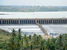 ಕೆಆರ್‌ಎಸ್‌ನಿಂದ ಲಕ್ಷ ಕ್ಯೂಸೆಕ್‌ ನೀರು ಬಿಡುಗಡೆ: ನದಿ ತೀರದ ಜನರಿಗೆ ಎಚ್ಚರಿಕೆ