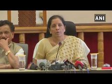 ಕೊಡಗಿಗೆ 1 ಕೋಟಿ ನೀಡಿದ ಕೇಂದ್ರ ಸಚಿವೆ, ಹೆಚ್ಚಿನ ನೆರವಿಗೆ ಮನವಿ ಮಾಡುವುದಾಗಿ ಭರವಸೆ