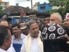 ಕೊಡಗಿಗೆ ಭೇಟಿ ನೀಡಿದ ಸಿದ್ದರಾಮಯ್ಯ, ನಿರಾಶ್ರಿತರೊಂದಿಗೆ ಮಾತುಕತೆ