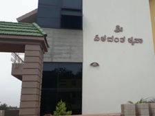 ಹುಬ್ಬಳ್ಳಿ ನಿವಾಸ ತೆರವುಗೊಳಿಸಿದ ಮುಖ್ಯಮಂತ್ರಿ ಕುಮಾರಸ್ವಾಮಿ