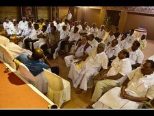 ಹಾಸನದಲ್ಲಿ ಜೆಡಿಎಸ್ ಶಾಸಕಾಂಗ ಸಭೆ, ಇಬ್ಬರು ಶಾಸಕರು ಗೈರು! 
