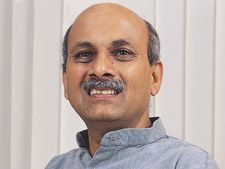 ಜಾರಕಿಹೊಳಿ ಸಹೋದರರನ್ನು ಬಿಜೆಪಿಗೆ ಸ್ವಾಗತಿಸಿದ ಪ್ರಭಾಕರ ಕೋರೆ 