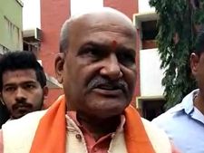 ಚಿಂತಕರ ಮೇಲೆ ಸ್ವಯಂಪ್ರೇರಿತ ಕೇಸ್ ದಾಖಲಿಸಿ: ಮುತಾಲಿಕ್ ಆಗ್ರಹ 