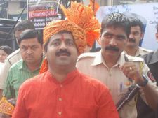 ಯುವತಿಯನ್ನು ಅಪಹರಿಸಿ ತರುವೆ : ಬಿಜೆಪಿ ಶಾಸಕನ ವಿವಾದಾತ್ಮಕ ಹೇಳಿಕೆ