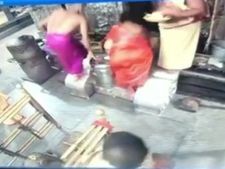  ಕೊಲ್ಲೂರು ದೇಗುಲದ ಲಕ್ಷ್ಮೀ ಮಂಟಪ ಪ್ರವೇಶಿಸಿದ ಮಹಿಳೆ ಮೇಲೆ ಕಿಡಿಕಾರಿದ ಭಕ್ತರು