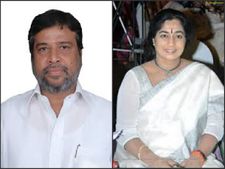 ತೆಲಂಗಾಣದಲ್ಲಿ ಕಮಲ 'ಕೈ' ಹಿಡಿದ ಹಿರಿಯ ಕಾಂಗ್ರೆಸ್ಸಿಗನ ಪತ್ನಿ 