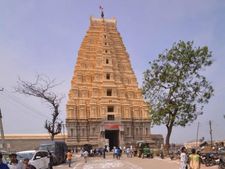 ಹಂಪಿ ವಿರೂಪಾಕ್ಷ ದೇವಾಲಯದಲ್ಲಿ ವಸ್ತ್ರ ಸಂಹಿತೆ ಜಾರಿಗೆ? 