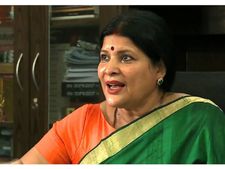 ಕಾಂಗ್ರೆಸ್ ಕಾರ್ಯಕರ್ತರ ಆಕ್ರೋಶಕ್ಕೆ ಹೆದರಿ ಸಭೆಯಿಂದ ಜಯಮಾಲಾ ಜೂಟ್ 