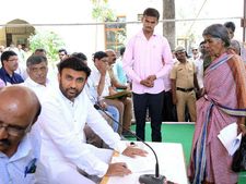 ಲೋಕಸಭೆ ಉಪ ಚುನಾವಣೆಯಿಂದ ದೂರವಿರಲು ಕಾಂಗ್ರೆಸ್‌, ಜೆಡಿಎಸ್‌ಗೆ ಸಲಹೆ 