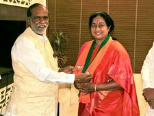 ಬೆಳಗ್ಗೆ ಬಿಜೆಪಿ ಸೇರಿ ರಾತ್ರಿಗೆ ಕಾಂಗ್ರೆಸ್ಸಿಗೆ ಮರಳಿದ ಪದ್ಮಿನಿ ರೆಡ್ಡಿ