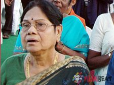 ರೆಬಲ್ ಸ್ಟಾರ್ ನಿರ್ಗಮನಕ್ಕೆ ಕಣ್ಣೀರಾದ ಕಲಾವಿದರು, ರಾಜಕಾರಣಿಗಳು 