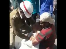 ಪೇದೆಯ ಸಮಯಪ್ರಜ್ಞೆಯಿಂದ ಉಳಿದ ಹೃದಯಾಘಾತಕ್ಕೊಗಾದವನ ಜೀವ
