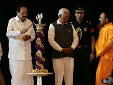 ಪೀಠಾಧಿಪತಿಗಳು ಮಠದಿಂದ ಹೊರಬಂದು ಜನಸೇವೆ ಮಾಡಲಿ: ಉಪರಾಷ್ಟ್ರಪತಿ 