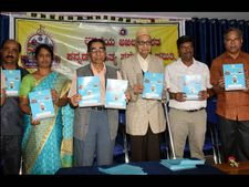 ಧಾರವಾಡ ಸಾಹಿತ್ಯ ಸಮ್ಮೇಳನದ ಆಮಂತ್ರಣ ಪತ್ರಿಕೆ ಬಿಡುಗಡೆ 