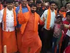 ವೀರಗಾಸೆ ನೃತ್ಯ ಮಾಡಿ ಎಲ್ಲರ ಗಮನ ಸೆಳೆದ ಶಾಸಕ ಸಿಟಿ ರವಿ