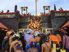 ಶಬರಿಮಲೆ ದೇವಾಲಯದಲ್ಲಿ ಭಾರೀ ಅಪಚಾರ: ಕ್ಷಮೆಯಾಚಿಸಿದ ಪೊಲೀಸ್ 