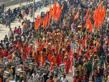 ಸ್ವಚ್ಛ,ಸುರಕ್ಷಿತ ಕುಂಭ ಮೇಳ ಸಿದ್ಧತೆ ಖುದ್ದು ಪರಿಶೀಲಿಸಿದ ಆದಿತ್ಯನಾಥ್