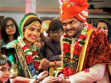 ಬಾಲ್ಯದ ಗೆಳತಿ ಜೊತೆ ಹಸೆಮಣೆ ಏರಿದ ಹಾರ್ದಿಕ್ ಪಟೇಲ್