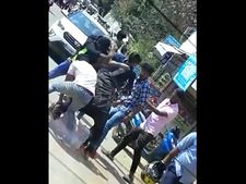  ಕುಂದಾಪುರದಲ್ಲಿ ಹಾಡಹಗಲೇ ರೌಡಿಸಂ, ಸಿನಿಮೀಯ ರೀತಿಯಲ್ಲಿ ಬಡಿದಾಡಿಕೊಂಡ ವಿದ್ಯಾರ್ಥಿಗಳು