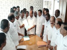 ಲೋಕಸಭೆ ಚುನಾವಣೆ: ಸೀಟು ಹಂಚಿಕೊಂಡ ಎಐಎಡಿಎಂಕೆ-ಪಿಎಂಕೆ 