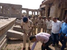 ಕೊನೆಗೂ ಹಂಪಿ ದೇವಾಲಯ ಕಂಬಗಳನ್ನು ಬೀಳಿಸಿದ್ದವರೇ ನಿಲ್ಲಿಸಿದರು