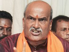  ಸತ್ಯ ನಿಮ್ಮ ಪರವಾಗಿದ್ರೆ, ನ್ಯಾಯಾಲಯಕ್ಕೆ ಹೋಗಿ:ಬಿಜೆಪಿಗೆ ಪ್ರಮೋದ್ ಮುತಾಲಿಕ್ ಸವಾಲು