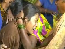 ಫೋಟೋಗೆ ಹೂವಿನ ಹಾರ ಹಾಕ್ಬೇಡಿ ಎಂದು ಅತ್ತು ಗೋಳಾಡಿದ ಹುತಾತ್ಮ ಯೋಧ ಗುರುವಿನ ಪತ್ನಿ
