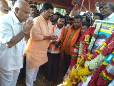 ಹುತಾತ್ಮ ಯೋಧ ಎಚ್.ಗುರು ಕುಟುಂಬಕ್ಕೆ ಸಾಂತ್ವನ ಹೇಳಿದ ಬಿಎಸ್‌ವೈ