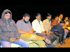  ಶಿರಸಿಯಲ್ಲಿ ಎಲ್ ಕೆಜಿ ಅಡ್ಮಿಶನ್ ಫಾರ್ಮ್ ಗಾಗಿ ರಾತ್ರಿಯಿಡೀ ಕ್ಯೂ ನಿಂತ ಪಾಲಕರು