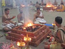 ನಮ್ಮದು ಈಗ ಎಂಥ ಜೀವನ! ಪುರೋಹಿತರ ಕಷ್ಟ ಯಾರಿಗೆ ಹೇಳೋಣ?
