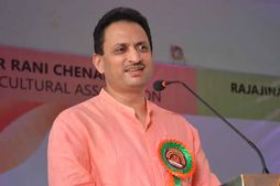 ಮುಸಲ್ಮಾನನ ಮಗ ಗಾಂಧಿ ಹೇಗಾದ? : ಅನಂತ ಕುಮಾರ್ ಹೆಗಡೆ ಪ್ರಶ್ನೆ 
