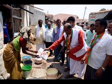 ಕೋಟಿ ವಿದ್ಯೆಗಿಂತ ಮೇಟಿ ವಿದ್ಯೆಯೇ ಮೇಲು: ವೈ ದೇವೇಂದ್ರಪ್ಪ