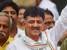 ರಾಮುಲು ವಿರುದ್ಧ ಡಿಕೆಶಿ ರಣಕಹಳೆ, ಬಳ್ಳಾರಿಯಲ್ಲಿ ಬೃಹತ್ ಸಮಾವೇಶ