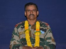 28 ವರ್ಷ ಸೇವೆ ಸಲ್ಲಿಸಿದ ಜಮಖಂಡಿ ಯೋಧನಿಗೆ ಗ್ರಾಮಸ್ಥರಿಂದ ಮೆರವಣಿಗೆ