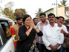 ಮಂಡ್ಯ ಚುನಾವಣೆ: ಬಹಿರಂಗವಾಗಿ ಬಿಜೆಪಿ ಬೆಂಬಲಯಾಚಿಸಿದ ಸುಮಲತಾ 