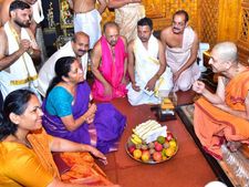  ಉಡುಪಿ ಶ್ರೀ ಕೃಷ್ಣನ ದರ್ಶನ ಪಡೆದ ರಕ್ಷಣಾ ಸಚಿವೆ ನಿರ್ಮಲಾ ಸೀತಾರಾಮನ್​​ 