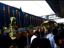 ಯಶವಂತಪುರ-ದೆಹಲಿ ವಿಶೇಷ ರೈಲಿಗೆ ಹಸಿರು ನಿಶಾನೆ ತೋರಿದ ಡಿವಿಎಸ್ 