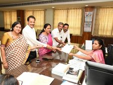  ಉಡುಪಿ-ಚಿಕ್ಕಮಗಳೂರು ಕ್ಷೇತ್ರದಿಂದ ಸಾಂಕೇತಿಕವಾಗಿ ನಾಮಪತ್ರ ಸಲ್ಲಿಸಿದ ಶೋಭಾ ಕರಂದ್ಲಾಜೆ