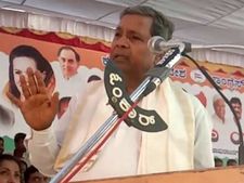 ಭಾಷಣದ ವೇಳೆ ಎದ್ದು ಹೋದ ಜನ: ಏ ಪಂಚೆ ಕೂತ್ಕೊಳ್ಳಯ್ಯಾ ಎಂದು ಗದರಿದ ಸಿದ್ದರಾಮಯ್ಯ 