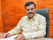 ದೇವೇಗೌಡರದು ರಾಕ್ಷಸ ಕುಟುಂಬ ಎಂದು ಹೊಗಳಿದ ಸಚಿವ ಎಸ್.ಆರ್.ಶ್ರೀನಿವಾಸ್