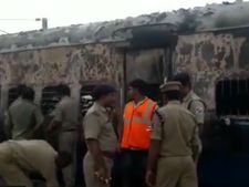 ಚಲಿಸುತ್ತಿದ್ದ ಬೆಂಗಳೂರು ರೈಲಿನಲ್ಲಿ ಬೆಂಕಿ, ಹಲವು ರೈಲುಗಳ ಸಂಚಾರ ತಡ