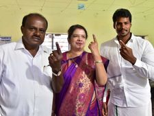 ಮಗನಿಗೆ ಮತ ಹಾಕೋ ಅದೃಷ್ಟ ಕುಮಾರಸ್ವಾಮಿಗಿಲ್ಲ! ಅನಿತಾ ಅವರಿಗೂ ಇಲ್ಲ!
