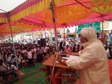 'ಮೊಟ್ಟ ಮೊದಲ ಬಾರಿಗೆ ರೈತರನ್ನು ಋಣಮುಕ್ತರನ್ನಾಗಿಸಿದ್ದು ಕಾಂಗ್ರೆಸ್'