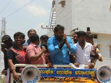 ಮಂಡ್ಯದಲ್ಲಿ ನಟ ದರ್ಶನ್‌ ಕಾರಿನ ಮೇಲೆ ಕಲ್ಲು ತೂರಾಟ 