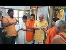 ಕಾಂಗ್ರೆಸ್ ಕಾರ್ಯಕರ್ತರ ಜೊತೆ ಪ್ರೀತಂ ಗೌಡ ಮಾತುಕತೆ: ಜೆಡಿಎಸ್ ಕೆಂಗಣ್ಣು 