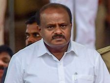 ಮುಖ್ಯಮಂತ್ರಿ ಕುಮಾರಸ್ವಾಮಿ ಪ್ರಯಾಣಿಸುತ್ತಿದ್ದ ಕಾರಿನ ಎಂಜಿನ್ ನಲ್ಲಿ ಹೊಗೆ