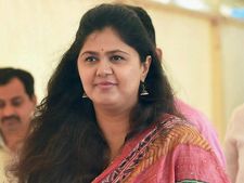 ರಾಹುಲ್ ಗಾಂಧಿಗೆ ಬಾಂಬ್ ಕಟ್ಟಿ ಬೇರೆ ದೇಶಕ್ಕೆ ಎಸೆಯಬೇಕು: ಪಂಕಜಾ ಮುಂಡೆ ವಿವಾದ 