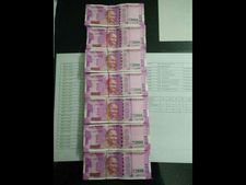 ರೇವಣ್ಣ ಬೆಂಗಾವಲು ವಾಹನದಲ್ಲಿ 1.20 ಲಕ್ಷ ಹಣ ವಶಕ್ಕೆ 